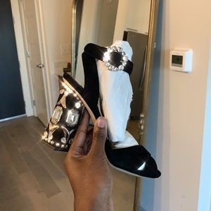 Dolce & Gabbana Embellished Leather Pump IT38